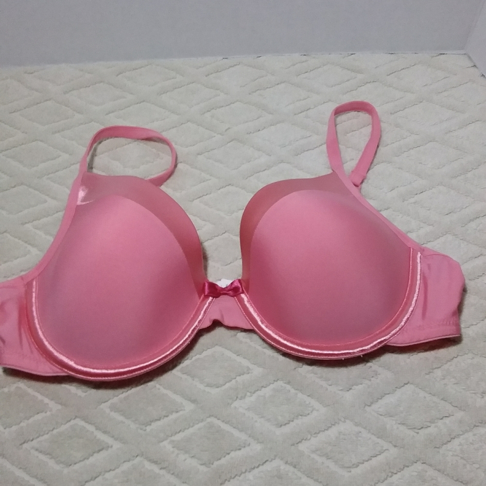⬇️ Warners lightly padded t-shirt bra